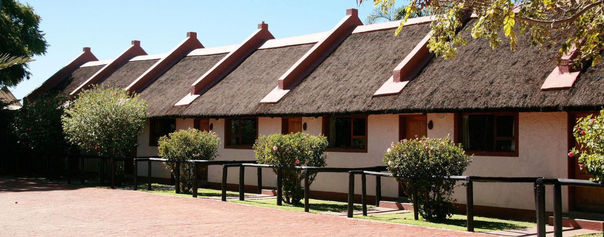Cest Si Bon Hotel Otjiwarongo Εξωτερικό φωτογραφία