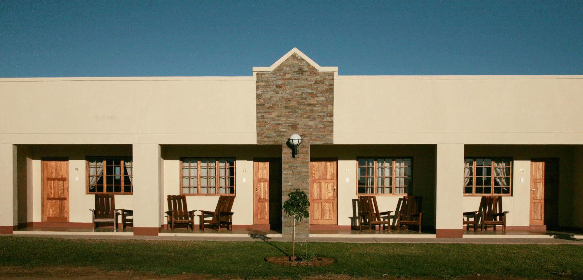 Cest Si Bon Hotel Otjiwarongo Εξωτερικό φωτογραφία